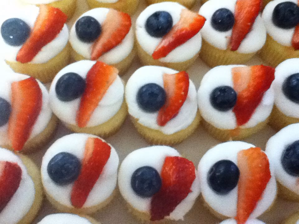 Mini cupcake with fruit