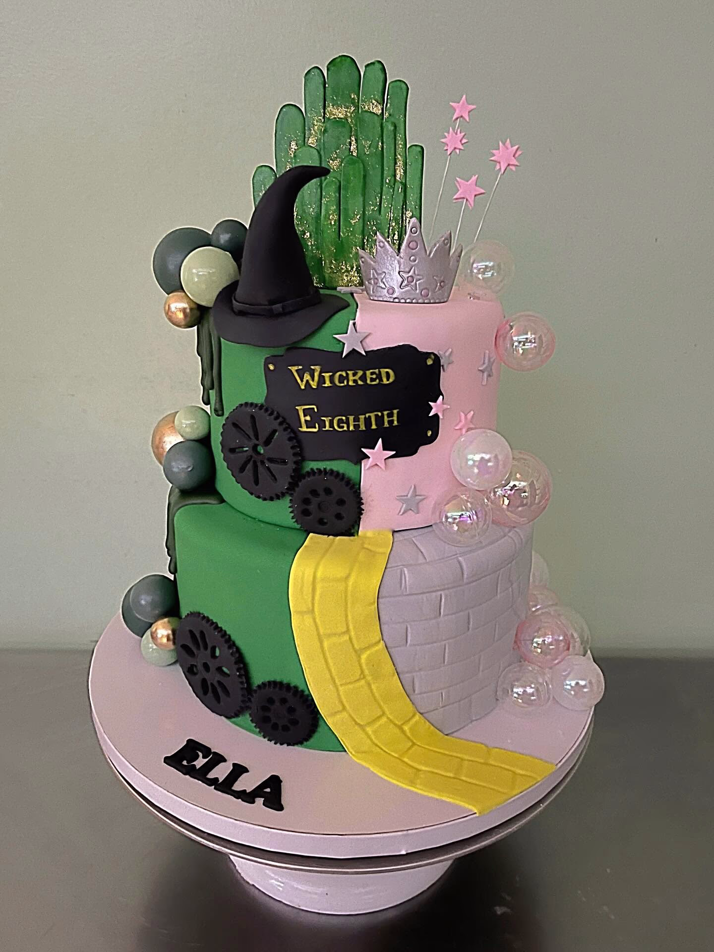Sweet Bakes Chicago Cake